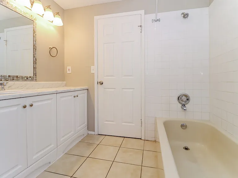 7801 Glencoe Dr — Photo 11
