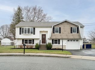 16 Brandt Dr, Woburn, MA 01801