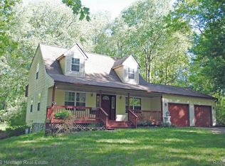 6637 Cedar Lake Rd, Pinckney, MI 48169