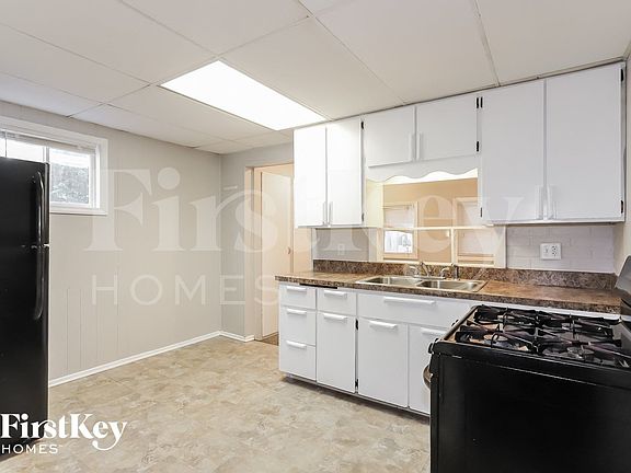 5th image of 425 Judson St