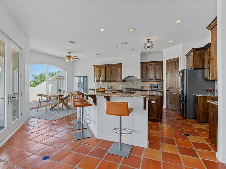 4922 Hidden Creek Ln — Photo 10