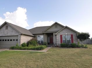 827 Bluegrass Dr, Prattville, AL 36066