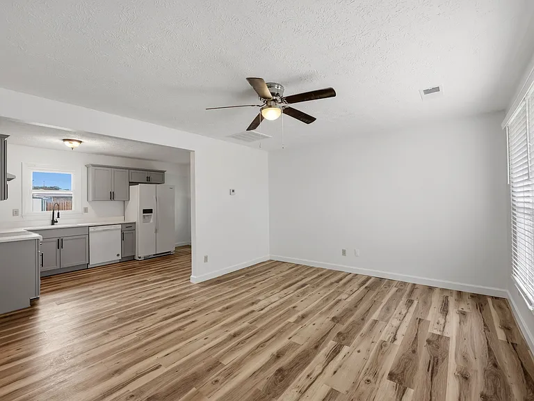 199 Dunroven Dr — Photo 5