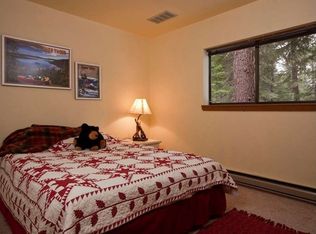 12015 Mougle Ln, Truckee, CA 96161