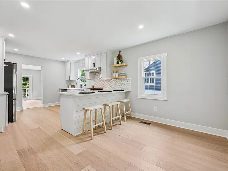 218 Biddulph Rd — Photo 14