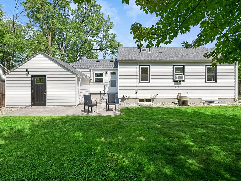 8440 Wentworth Ave S — Photo 30