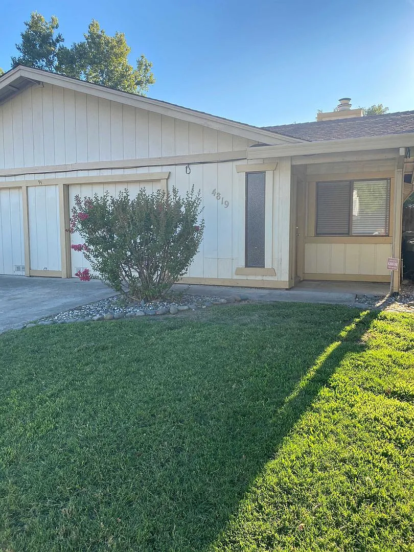 Fair Oaks 2bd/1ba Duplex with Garage near Sunrise & Sunset Ave — Photo 1