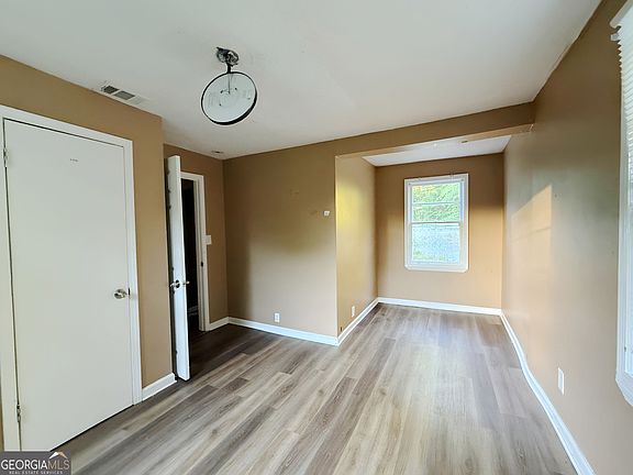 5th image of 3105 Saint Claire St