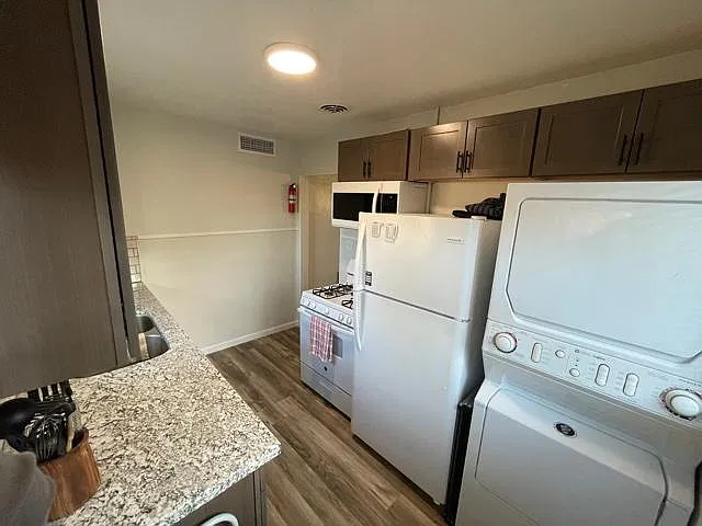 2 bed, 950 sqft, $1,695 — Photo 3