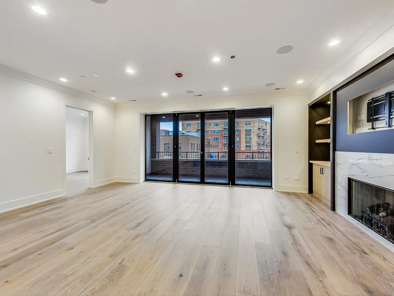 3 bed, 2.0 bath, 2674 sqft, $6,495 — Photo 3