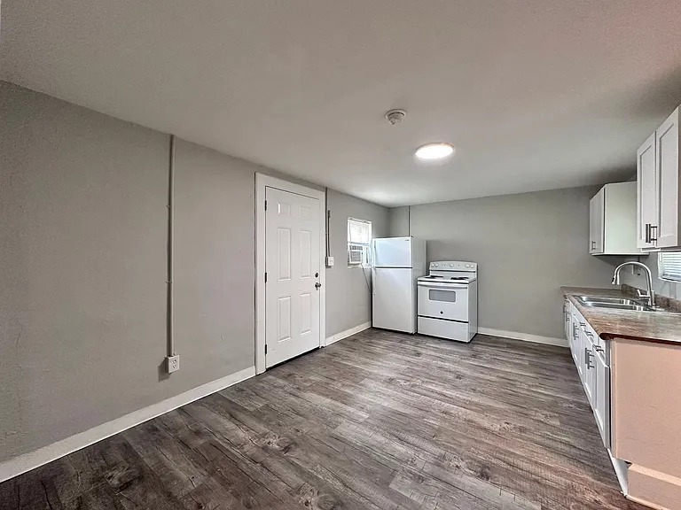 204 Courtyard Cir — Photo 136