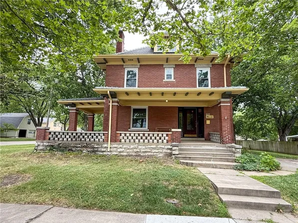 601 SE Miller St, Lees Summit, MO 64063