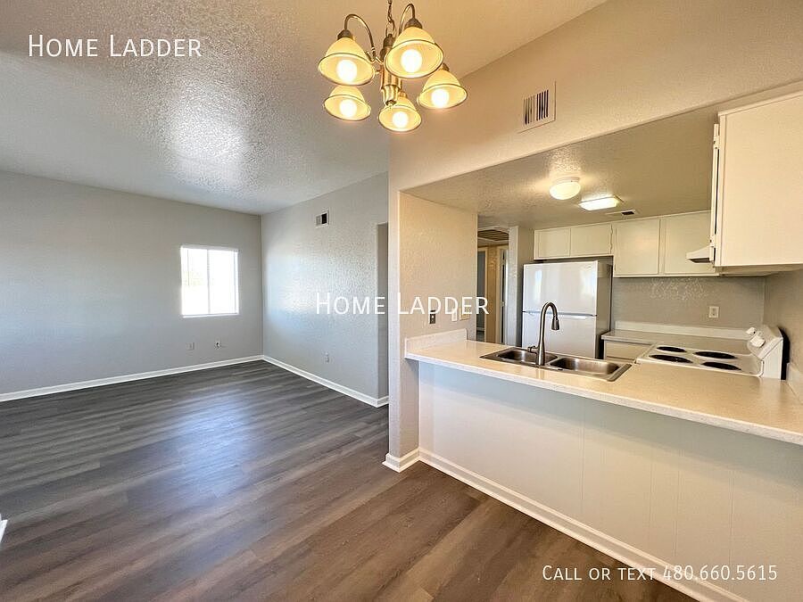 1st image of 4957 S Park Ave #201