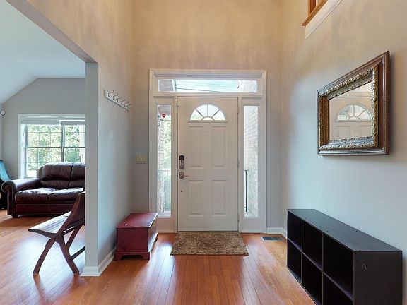 3rd image of 664 Williamsport Ct