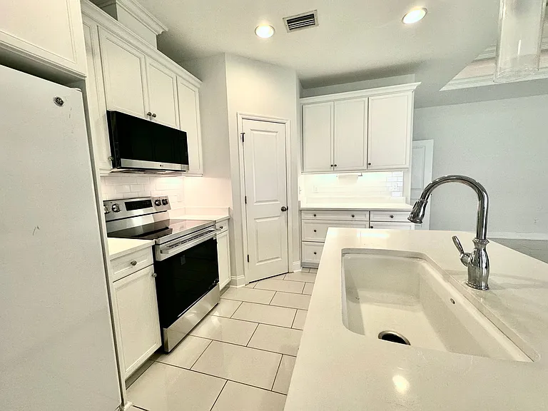 5021 Caracara Dr — Photo 3
