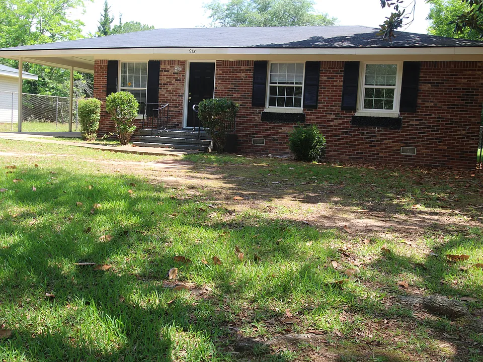 912 Inverness Rd #1