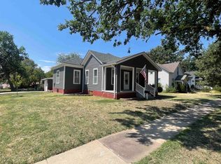 238 E Wisconsin St, Russell, KS 67665