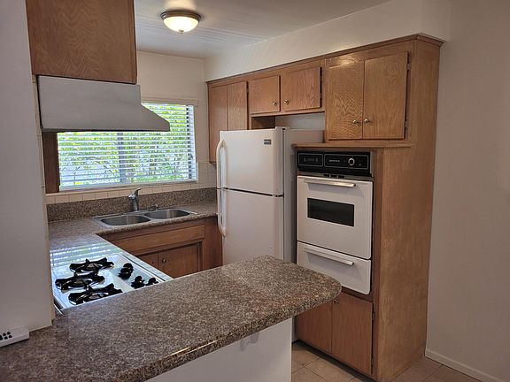 4th image of 1444 N Vista St #14