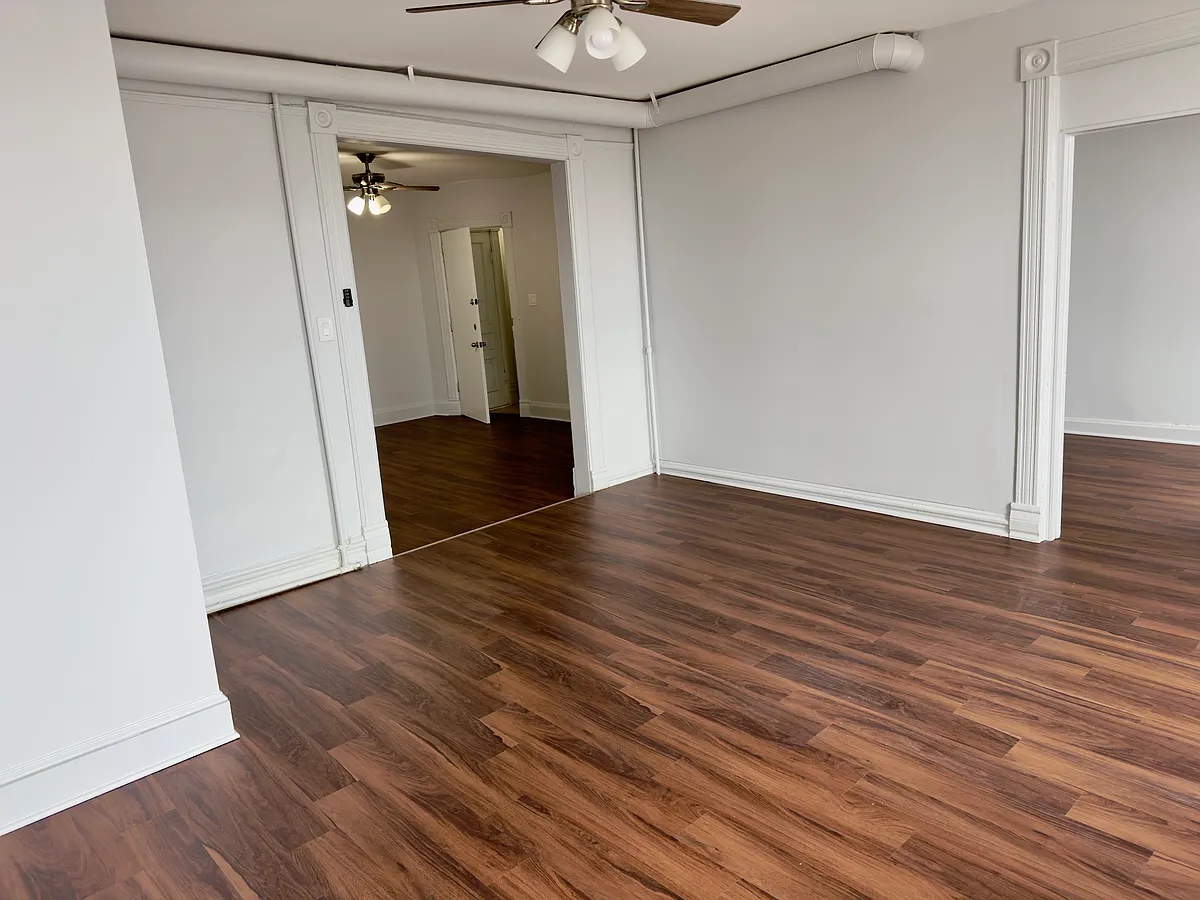 Building Photo - 1549 W Chicago Ave #3