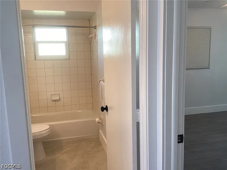 1123 NE 15th Ln — Photo 8