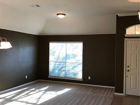 4th image of 1716 Castle Creek Dr