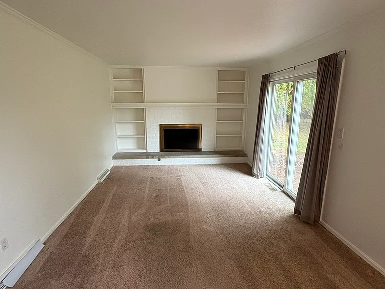 9237 White Oaks Cir — Photo 4