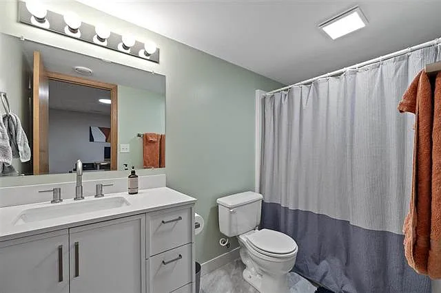 2808 Irving Ave — Photo 8