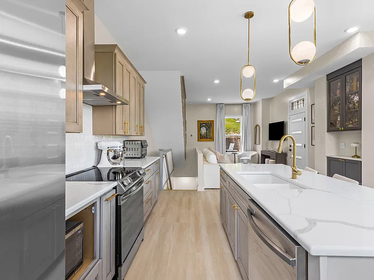 1255 W Pike St — Photo 14