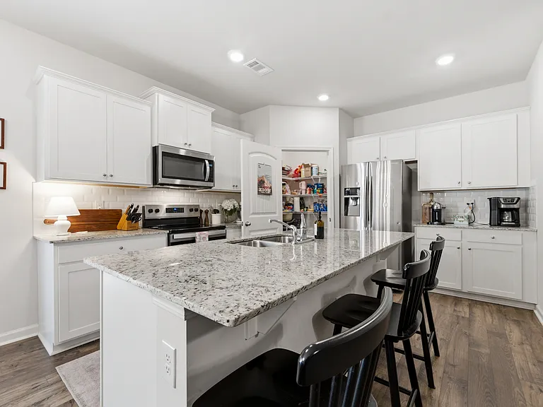 503 Stoneybrook Dr — Photo 9