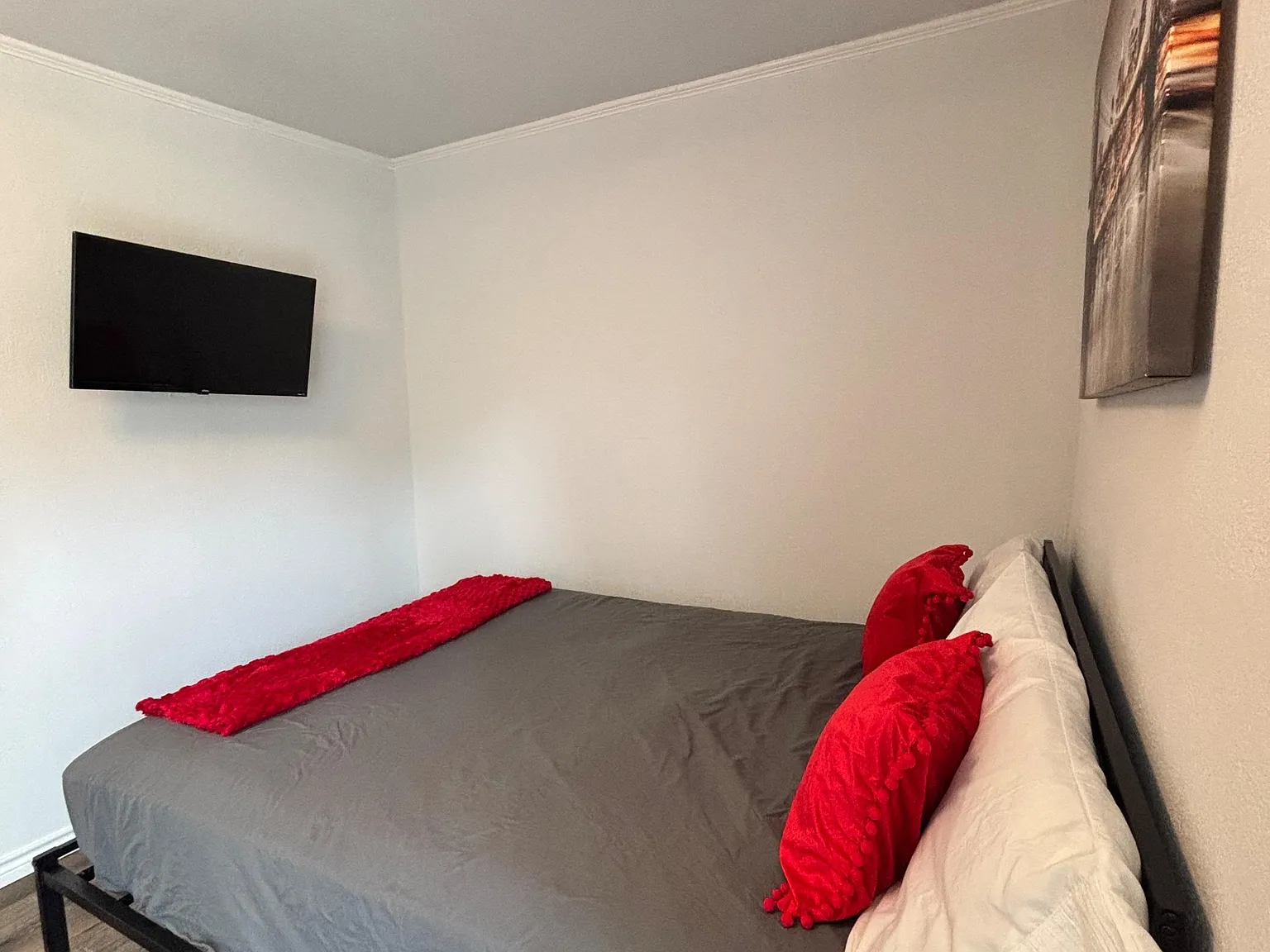 4 bed, 3.0 bath, 2200 sqft, $1,503 — Photo 2