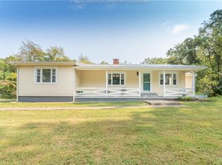 1913 Pine Manor Rd, Charleston, WV 25311