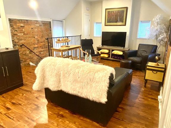 5th image of 529 E Town St