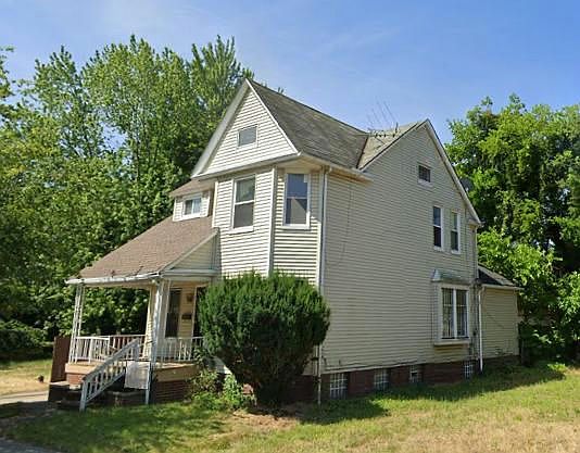 1st image of 1340 E 93rd St