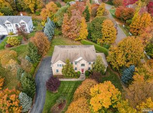 2 Arigot Ct, Hillsdale, NJ 07642