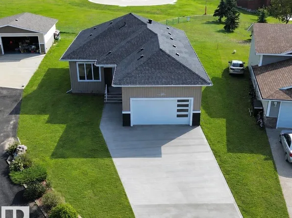 5611 45th St, Smoky Lake, AB T0A 3C0