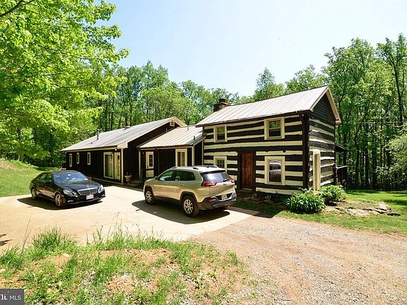 THE ORIGINAL LOG HOME DATES TO 1790!