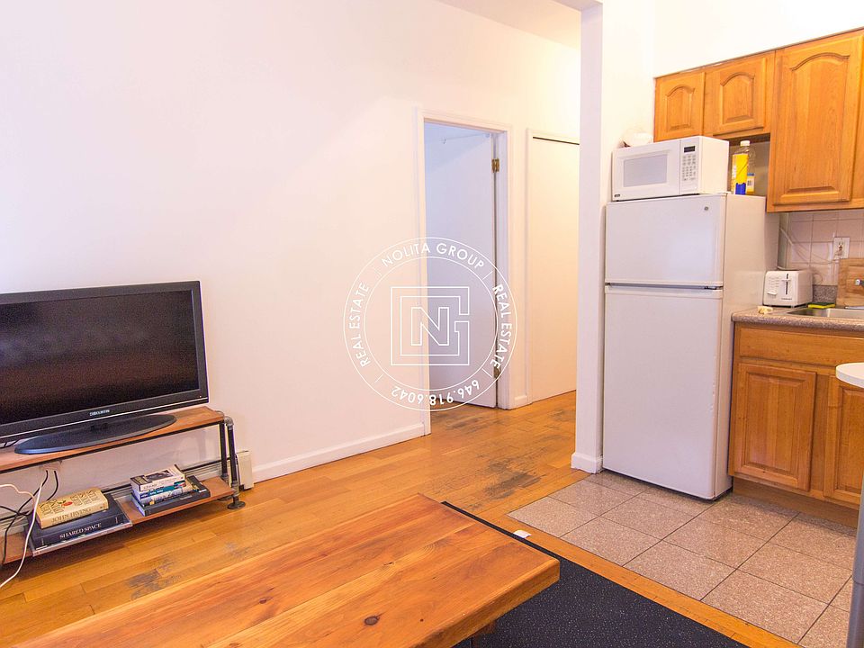 2nd image of 327 Grand St Ofc 2