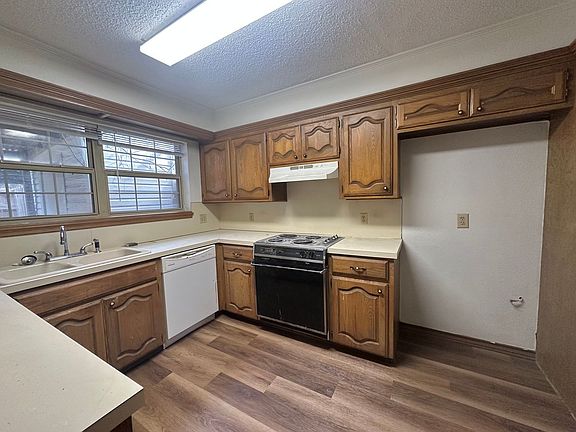 2nd image of 6222 Gould Pl