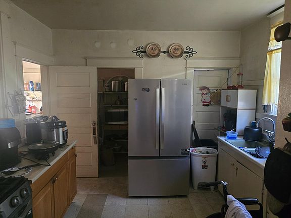 4th image of 409 N D St