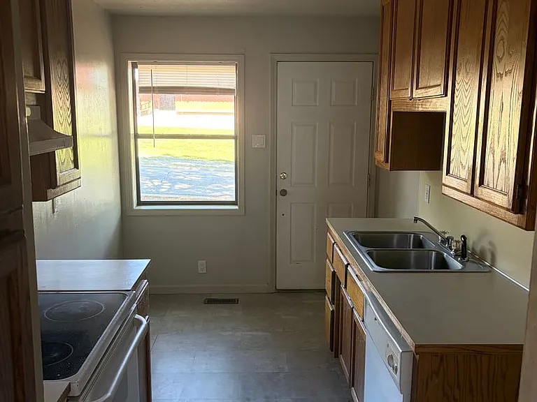 2500 Dodson Ave — Photo 6