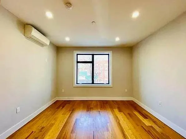 62 Somers Street 2A image 3 of 9