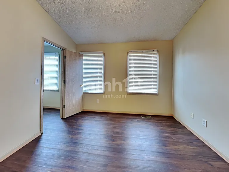 5563 Crenton Dr — Photo 11
