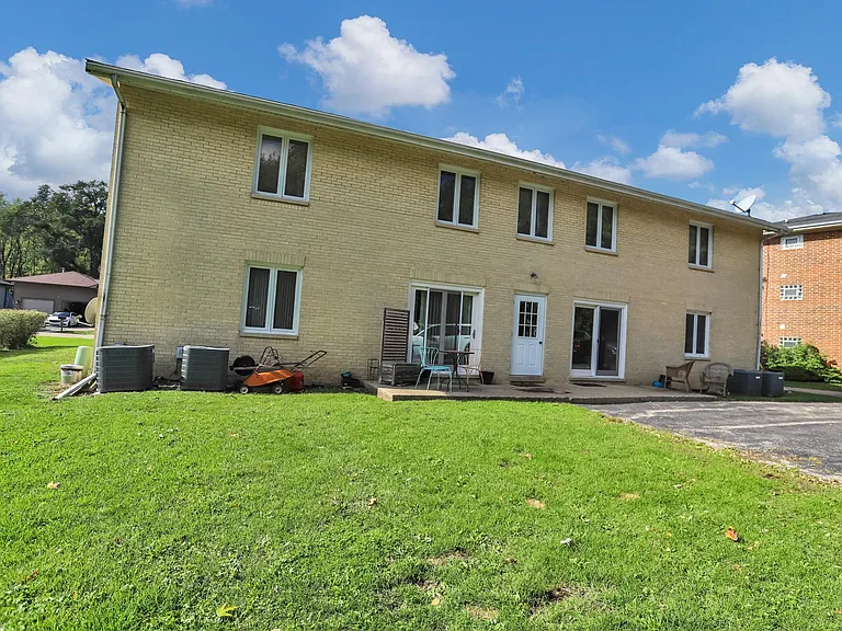 30 Green Oaks Dr — Photo 2