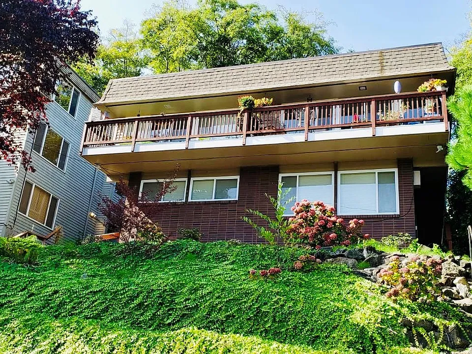 Quiet 4-unit building in Magnolia.