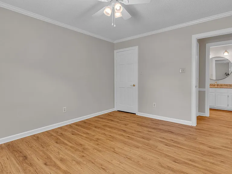 636 Fox Chase Cv N — Photo 20