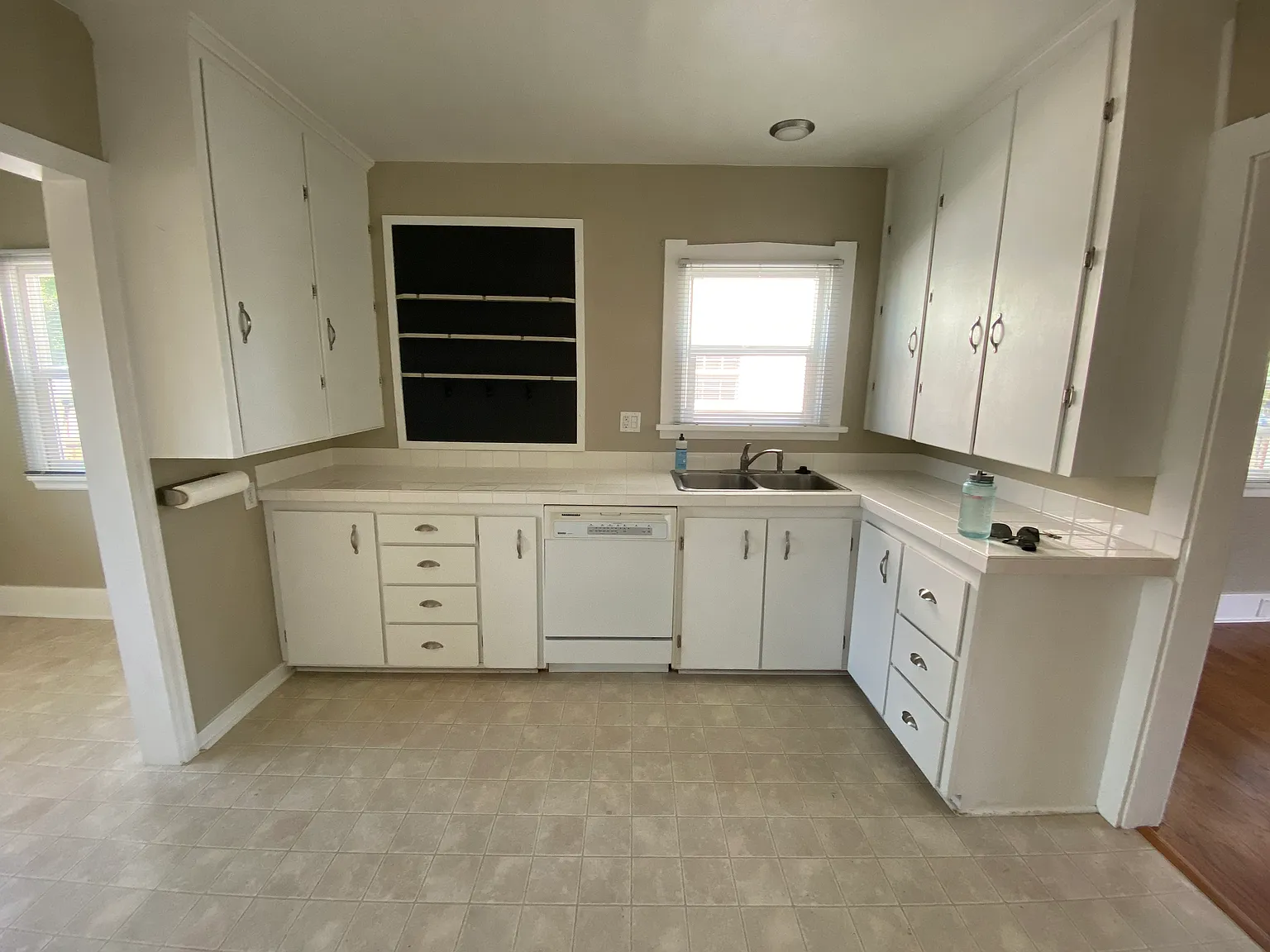 3 bed, 1400 sqft, $2,200 — Photo 4