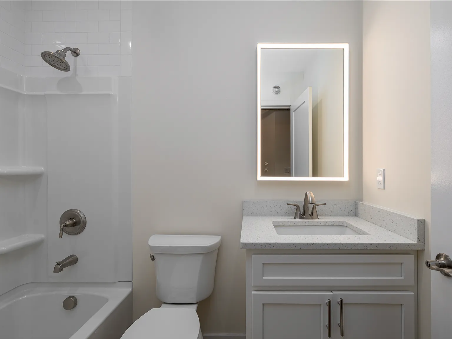 Studio, 420 sqft, $1,650 — Photo 3