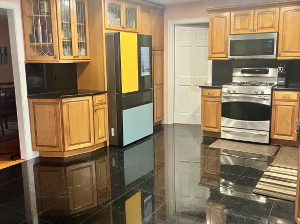 653 Grove Ave, Edison, NJ 08820