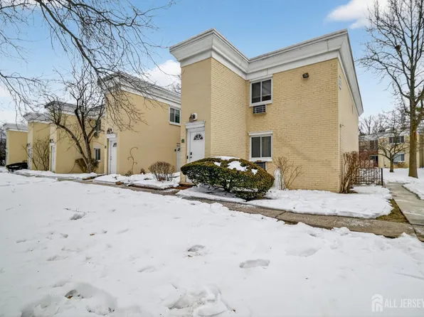 22 Lake Ave APT 5A, East Brunswick, NJ 08816