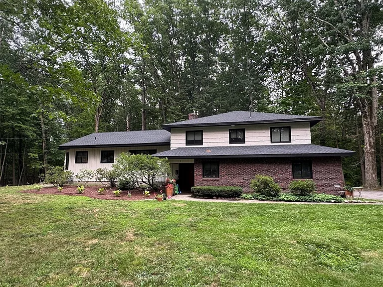 1 Cyr Cir #1 — Photo 11